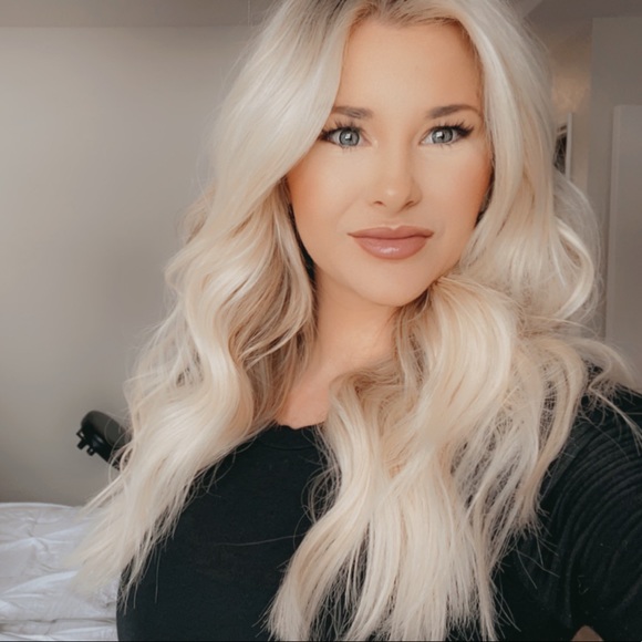 Profile Picture of Alexandra Hammers (@alexandraham532) on Poshmark