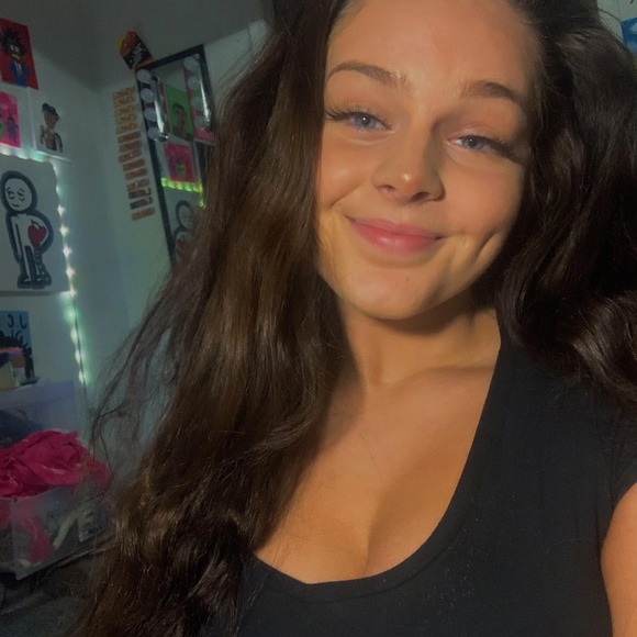 Profile Picture of Katie Jerominek (@katie_jerominwk) on Poshmark
