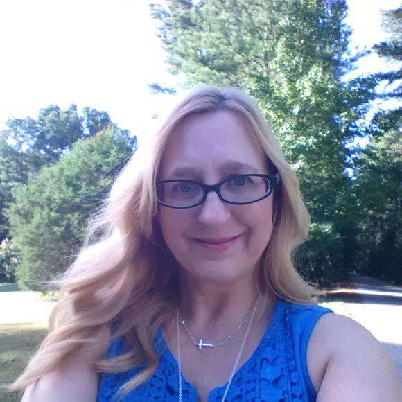 Profile Picture of April Eaker (@aprileaker) on Poshmark