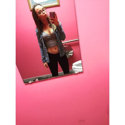 Profile Picture of Amber Dejno (@Almd21) on Twitter