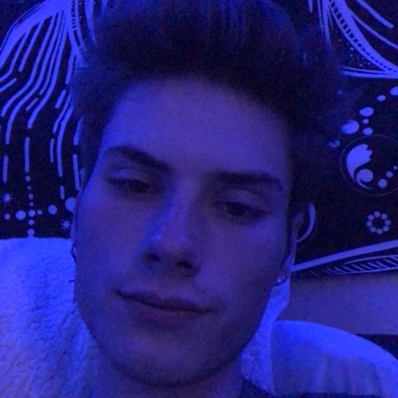 Profile Picture of Nathan Markle (@namarkle) on Poshmark