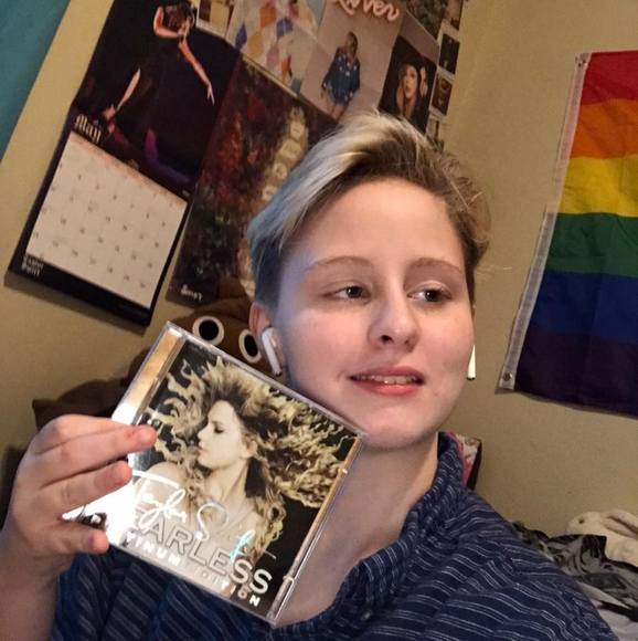 Profile Picture of Aaron Feliciano (@aaronfeliciano) on Poshmark