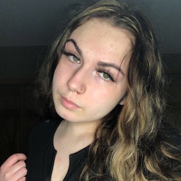 Profile Picture of Maddie Kedrowski (@maddie990318) on Poshmark