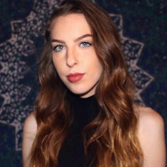 Profile Picture of Alexis Serretti (@alexisserretti) on Poshmark