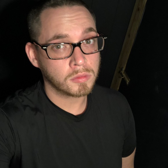 Profile Picture of Stephan Andrew (@stephandrew1991) on Poshmark