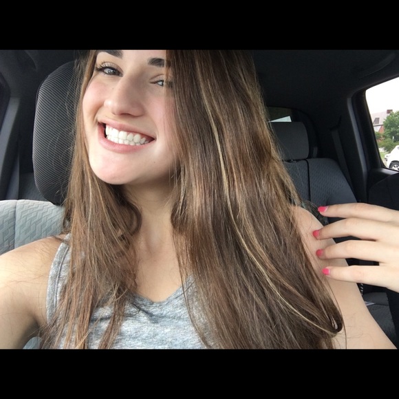 Profile Picture of Jayln Relvas (@jaylnann7) on Poshmark