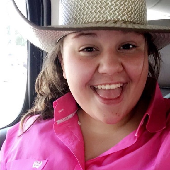 Profile Picture of Lindee Mitchell (@lindeem) on Poshmark