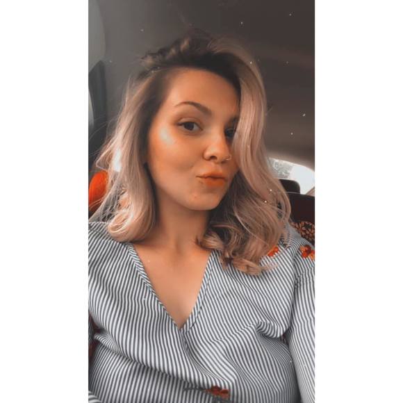 Maya Koepfer - Poshmark Profile Picture of Maya Koepfer (@mayakoepfer17) on Poshmark