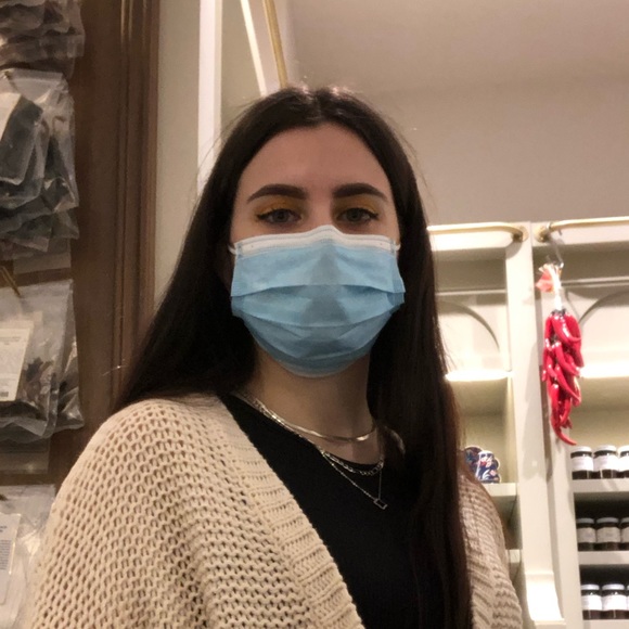 Profile Picture of Erin Ferdinands (@erinferdinands) on Poshmark