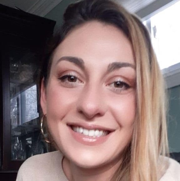 Profile Picture of Sara Magistro (@sblair41490) on Poshmark