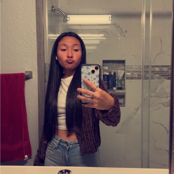Profile Picture of Mia Cordova (@miacordova185) on Poshmark