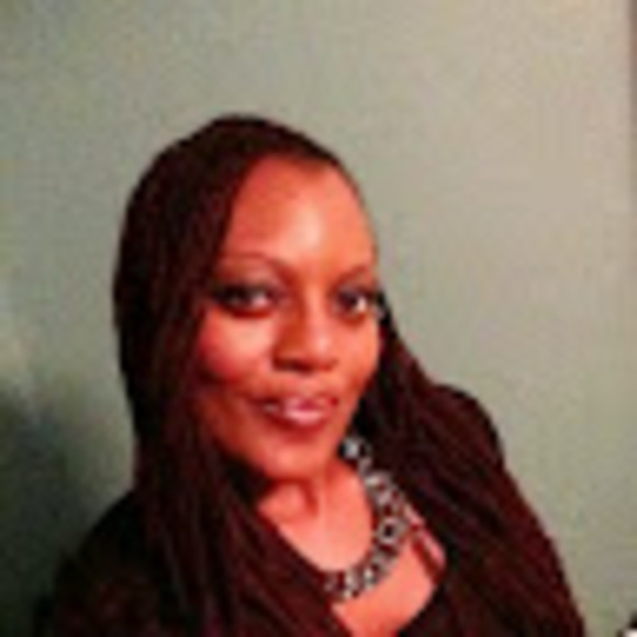 Profile Picture of Ebony Manning (@ebony_manning) on Poshmark