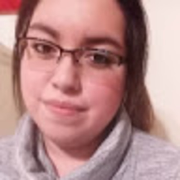 Profile Picture of Adrianna Smiley (@adriannasmiley) on Poshmark