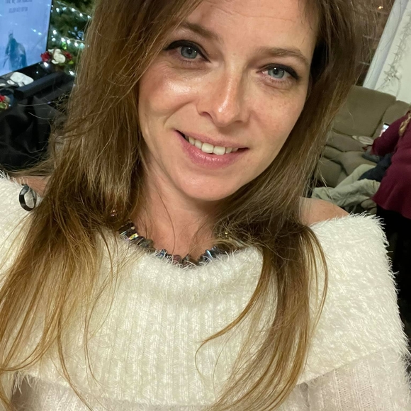 Profile Picture of Alicia Kohlepp (@aliciakohlepp) on Poshmark