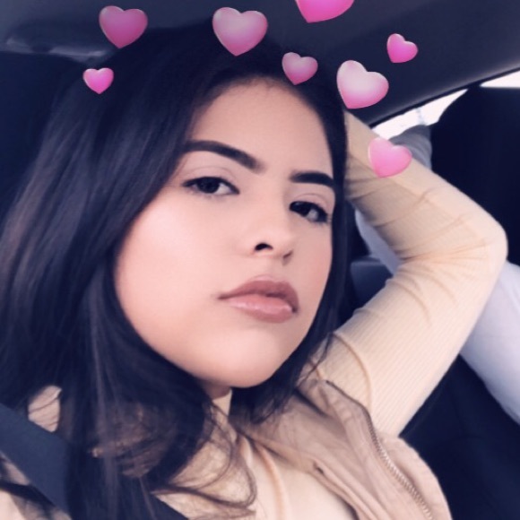 Profile Picture of Erika Barrera (@erikuhhhh1) on Poshmark