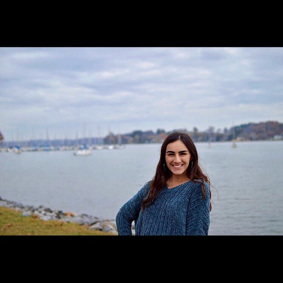 Profile Picture of Reagan Tolleson (@reagantolleson) on Poshmark