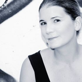 Profile Picture of Paige Sinclair (@themauvehour) on Pinterest