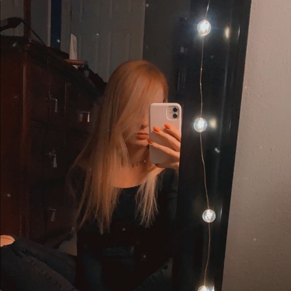 Profile Picture of Brianna Vidalis (@brianna_vidalis) on Poshmark