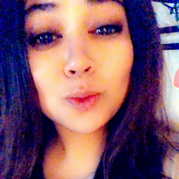 Profile Picture of Veronica Martinez (@veebaby1991) on Poshmark