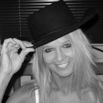 Profile Picture of Anne-Marie Zack (@anne_amz) on Twitter