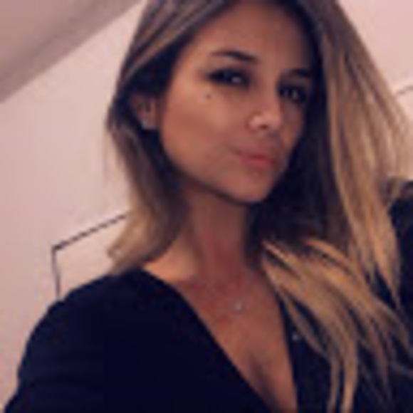 Profile Picture of Evelyn Quintero (@evelynquinte261) on Poshmark