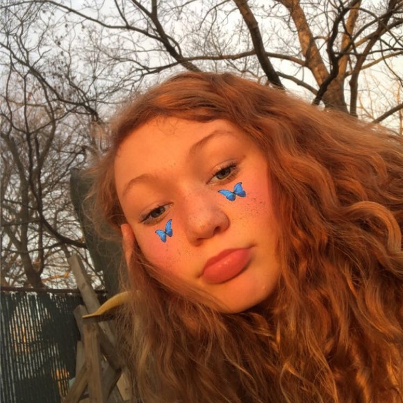 Profile Picture of Haley Clarke (@haley_clarke) on Poshmark