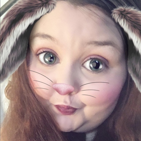 Profile Picture of Lucy Stella (@stelladora92) on Poshmark