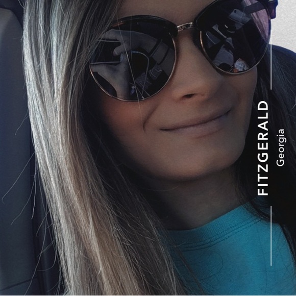Profile Picture of Dixie Towles (@dixietowles) on Poshmark