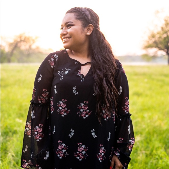 Profile Picture of Jenny Interial (@jenny_interial) on Poshmark