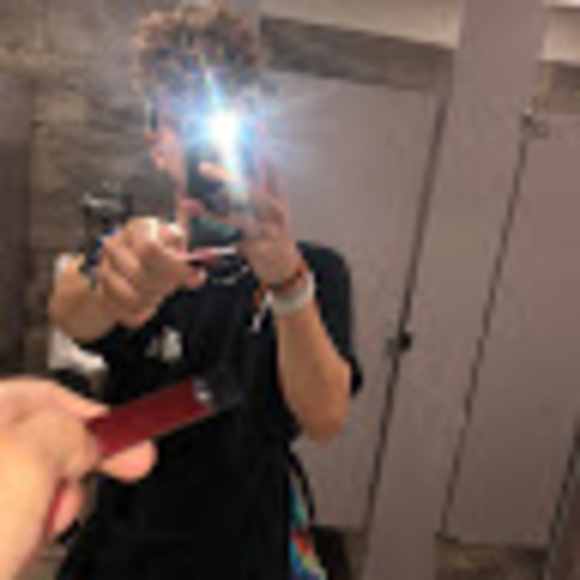 Profile Picture of Ben Dixon (@bendixon964) on Poshmark