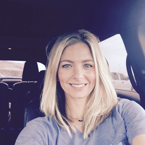 Profile Picture of Deedra Puffinbarger (@dpuff) on Poshmark