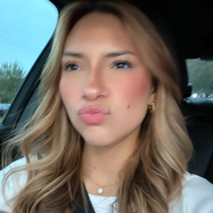 Profile Picture of Catherine (@catrosalest) on Tiktok