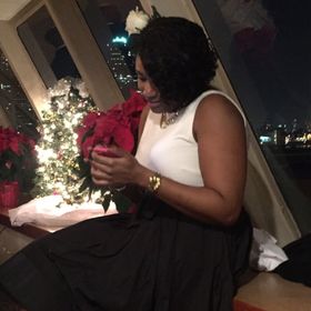 Profile Picture of Dee Scott (@sdivonna17) on Pinterest
