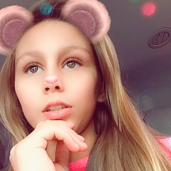 Profile Picture of Courtney Long (@courtneylong101) on Poshmark