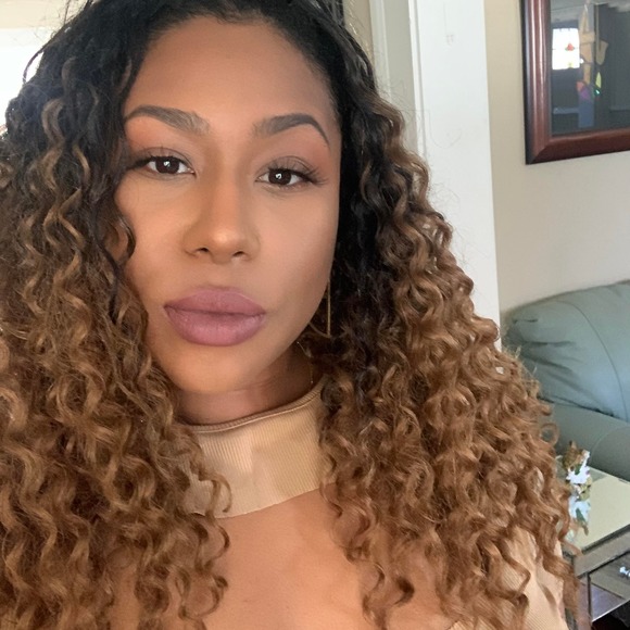 Profile Picture of Colette Alexander (@alexaco103) on Poshmark