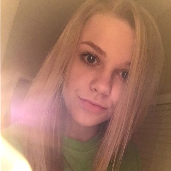 Profile Picture of Victoria Adney (@vicadd7) on Poshmark