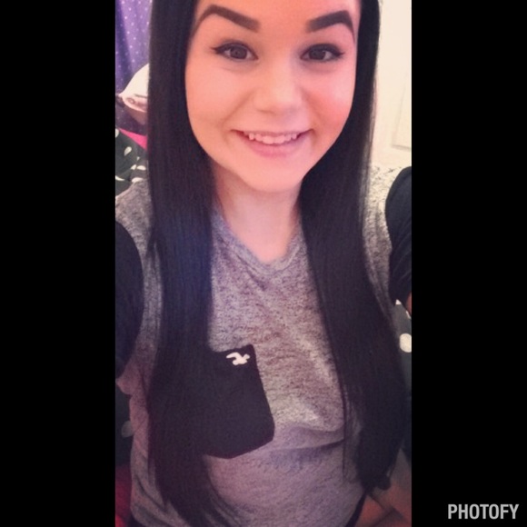Profile Picture of Ashley Desroches (@ashdesro) on Poshmark