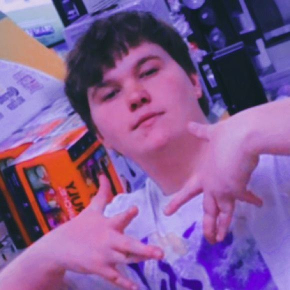 Profile Picture of Jordan Box (@jordan_box) on Poshmark