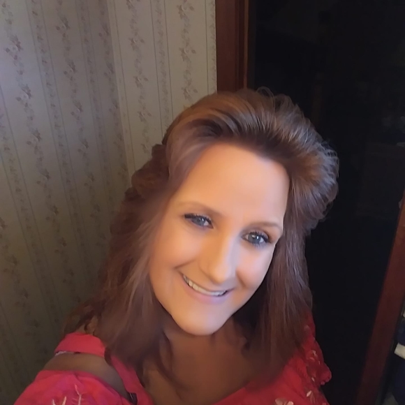 Profile Picture of Rosemary Ogle (@rosieo11166) on Poshmark