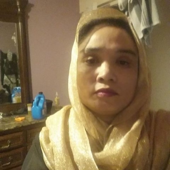 Profile Picture of Sameera Hassimdeen (@sameerasithy) on Poshmark