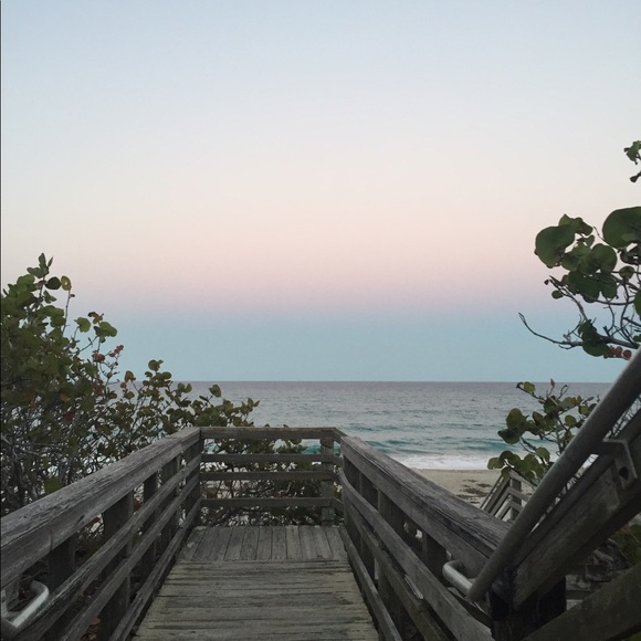 Profile Picture of Nora Maciak (@nora_maciak) on Poshmark