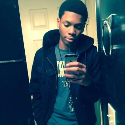 Profile Picture of Carlos Reynolds (@losdawgg23) on Twitter