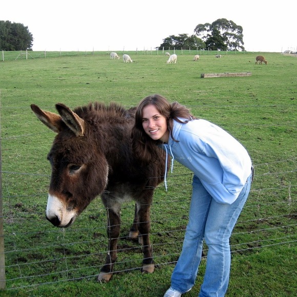 Profile Picture of Rachel Logue (@rachraz) on Poshmark