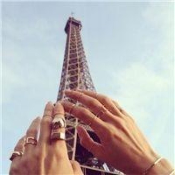 Profile Picture of Pearl Mitchell (@setesloughtbft) on Poshmark