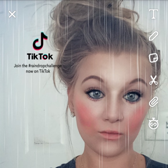 Elizabeth Langefeld - Poshmark Profile Picture of Elizabeth Langefeld (@hazeylynn07) on Poshmark