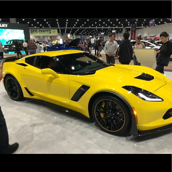 Profile Picture of Mark Ferrer (@yngvie16) on Poshmark