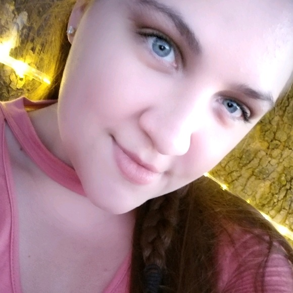 Profile Picture of Erica Felmlee (@erica_02) on Poshmark