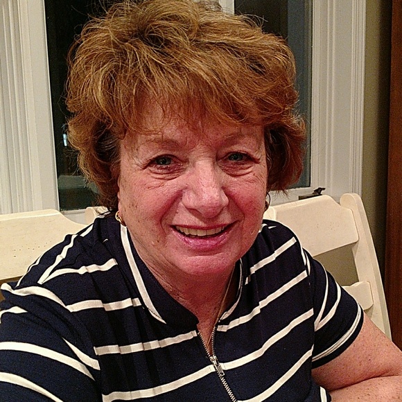 Profile Picture of Rose Howay (@rhoway) on Poshmark