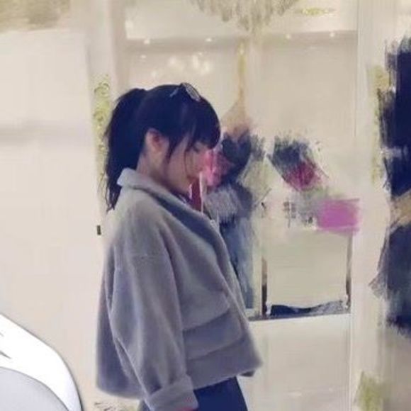 Miao Qiu - Poshmark Profile Picture of Miao Qiu (@miaoqiu) on Poshmark