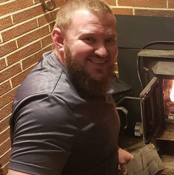 Profile Picture of Daniel Roth (@smokedown64420) on Poshmark